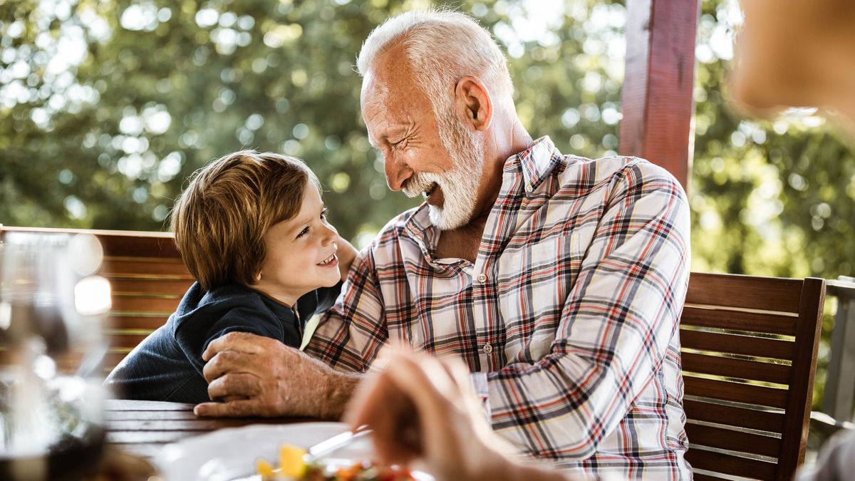 Quieren que abuelos y nietos pasen más tiempo de calidad juntos