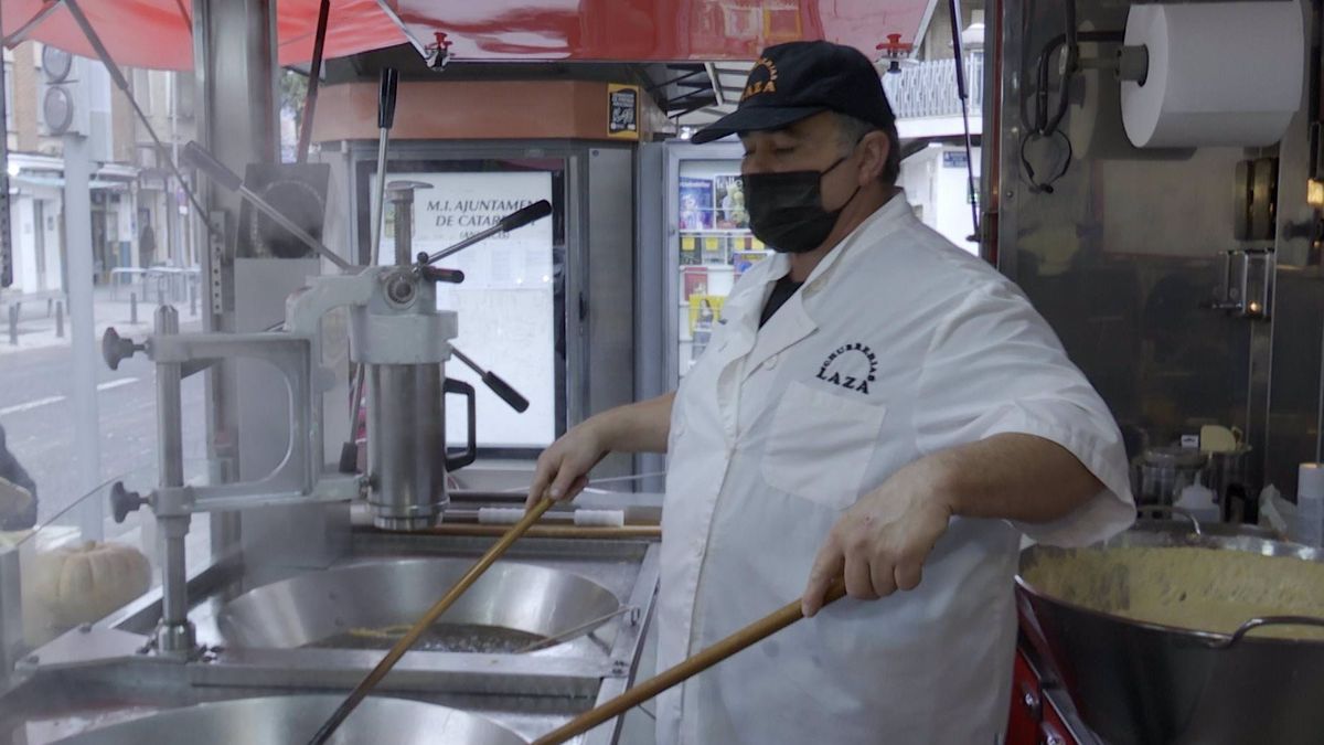 Valencia inicia las inspecciones en churrerías y puestos ambulantes llegados para las Fallas Valencia inicia las inspecciones en churrerías y puestos ambulantes llegados para las Fallas
