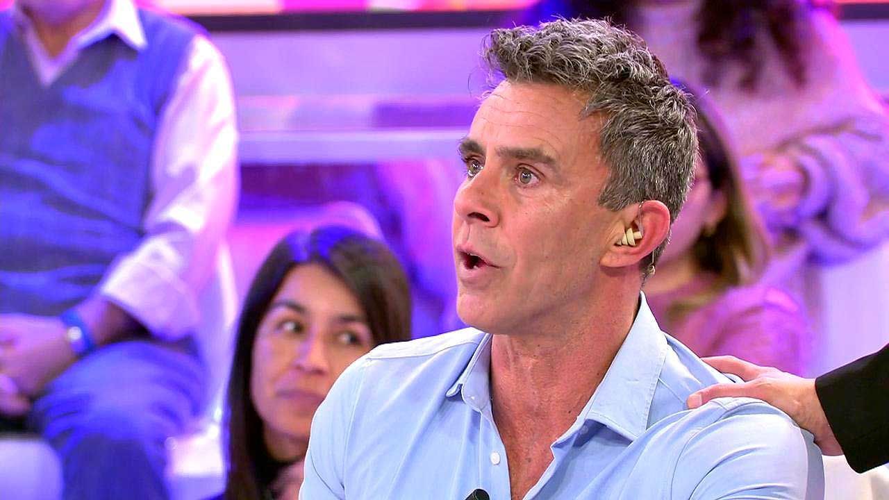 A Alonso Caparrós le pasa algo "a nivel personal": el colaborador se emociona y se disculpa por estar "ausente"