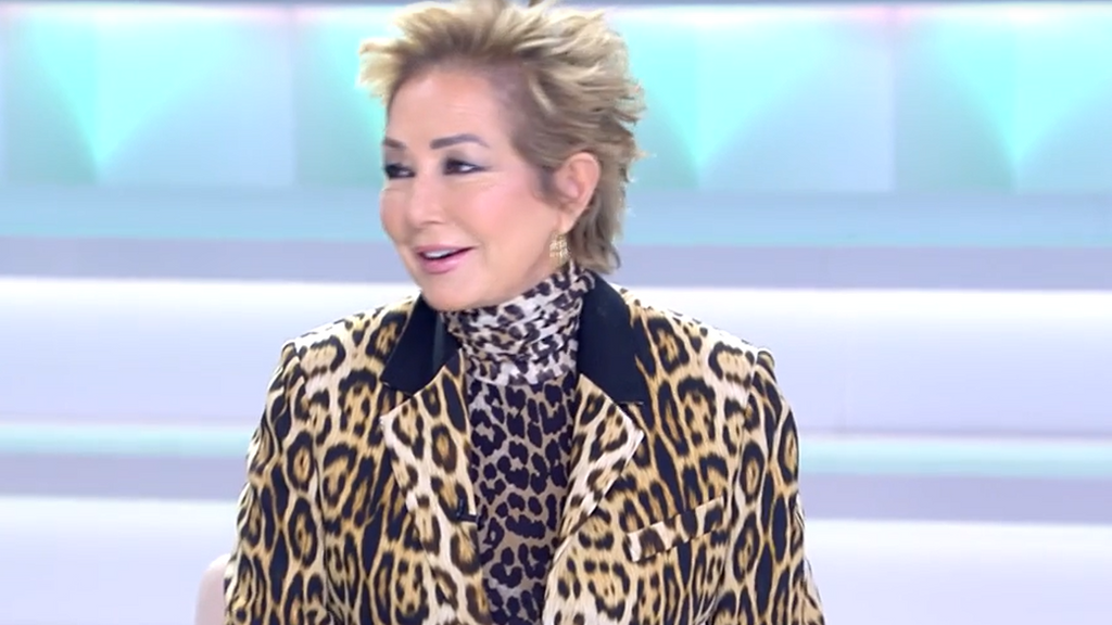 Ana Rosa Quintana con un look animal print