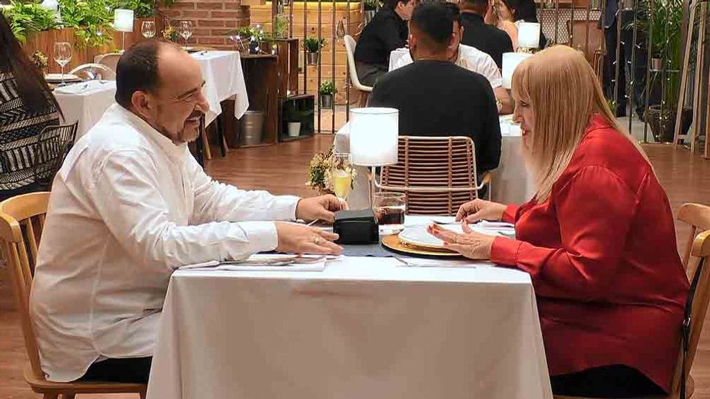 Antonio y Ana durante su cita en 'First Dates'