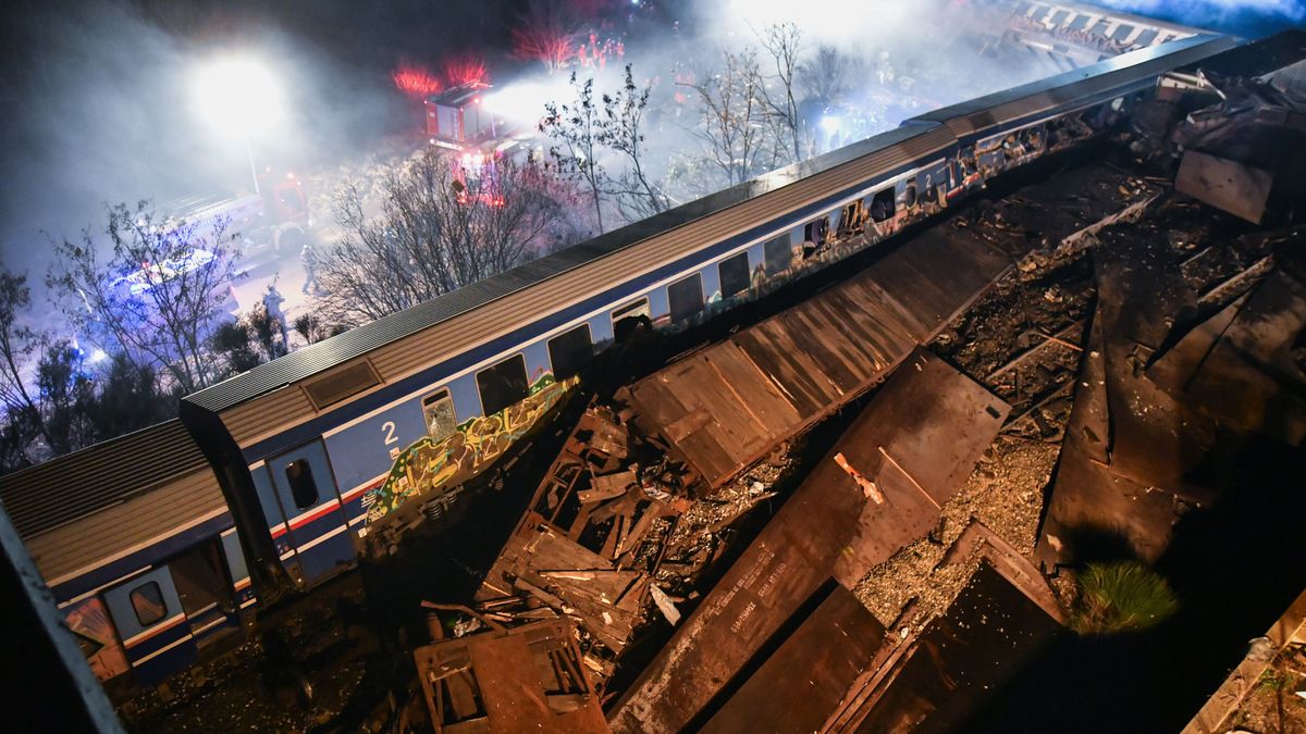 En el infierno del accidente de trenes en Grecia: "Había vagones en llamas y sangre cayendo de las ventanas"