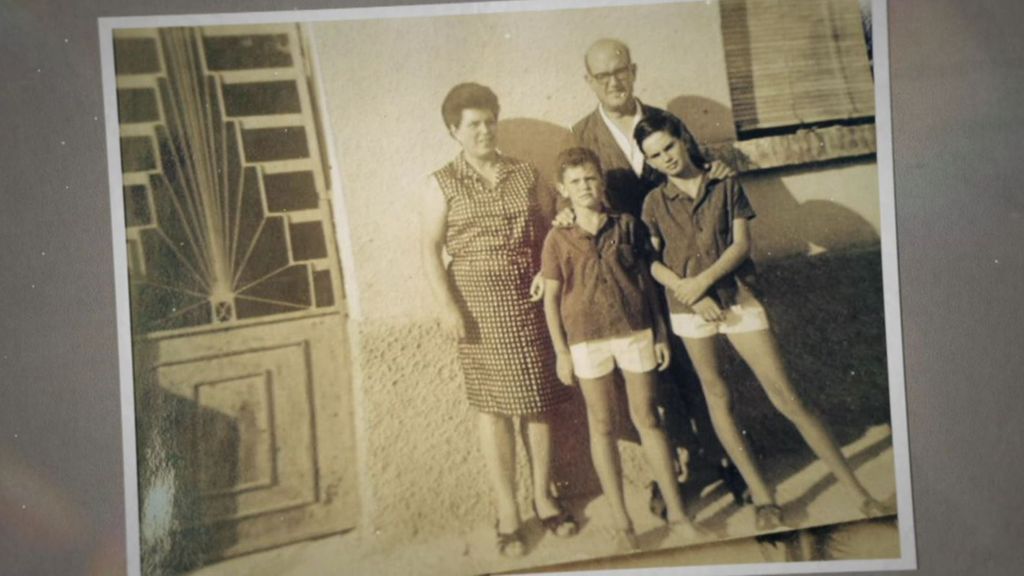 Pedro Piqueras recuerda su infancia y la casa en la que se crio