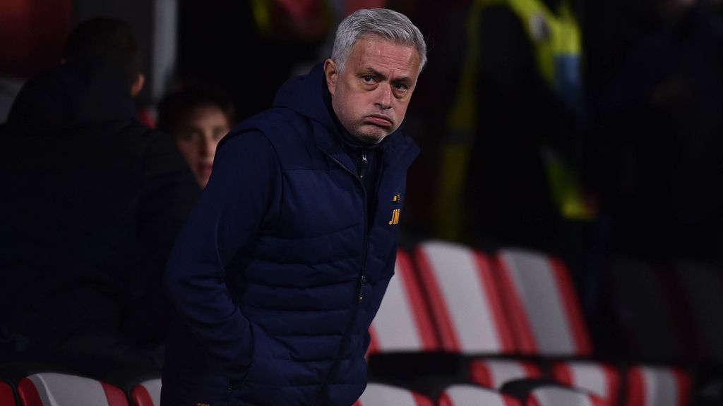Noche negra de Mourinho: la Roma pierde contra el colista, la lía con el árbitro y termina expulsado
