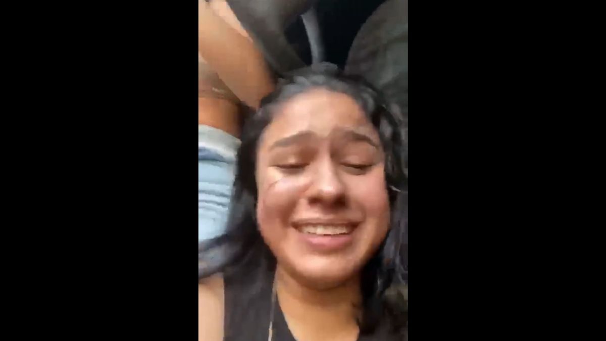 Jóvenes graban en directo su accidente por grabarse en redes mientras conducen en Sahagún, Colombia