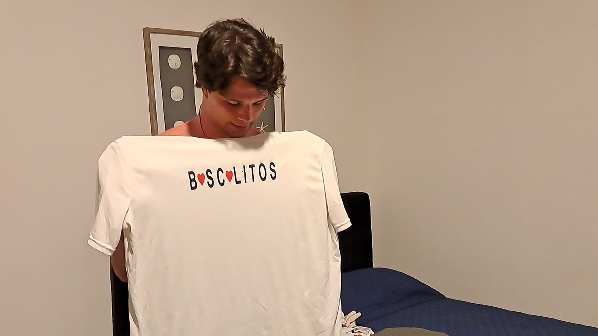 Pantalones de su tío 'Pocholo' y ropa serigrafiada con su apodo: las prendas de Bosco, alias 'Boscolito' para 'Supervivientes 2023'