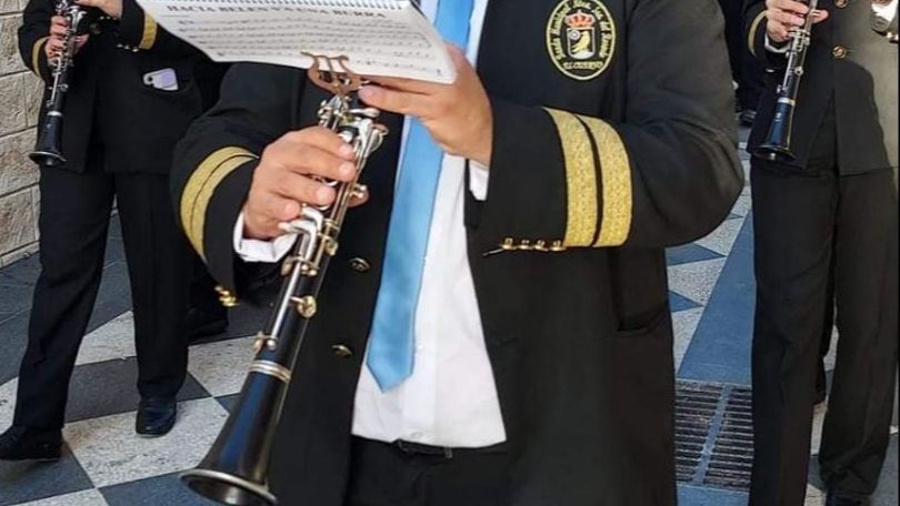 Le roban la corneta y el clarinete al director de una banda de Sevilla  mientras visitaba a su padre en el hospital - NIUS