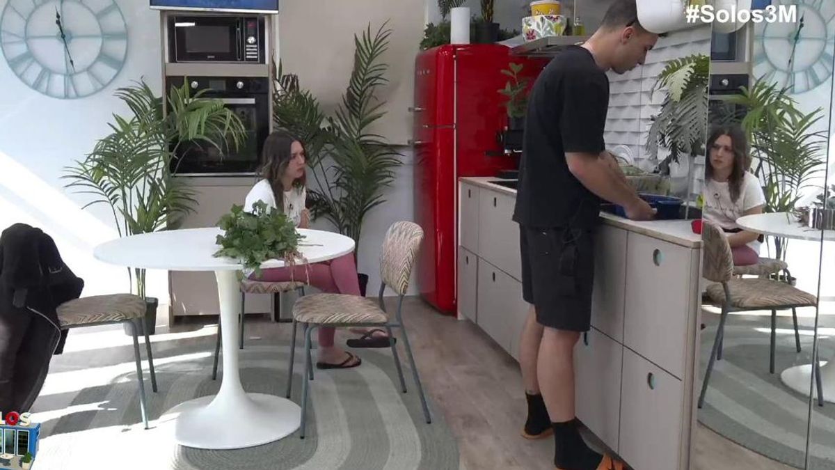 Adrian Tello se enfada con Marta Jurado porque no quiere tener sexo dentro de 'Solos': "Me tienes a dos velas" Adrian Tello se enfada con Marta Jurado porque no quiere tener sexo dentro de 'Solos': "Me tienes a dos velas"