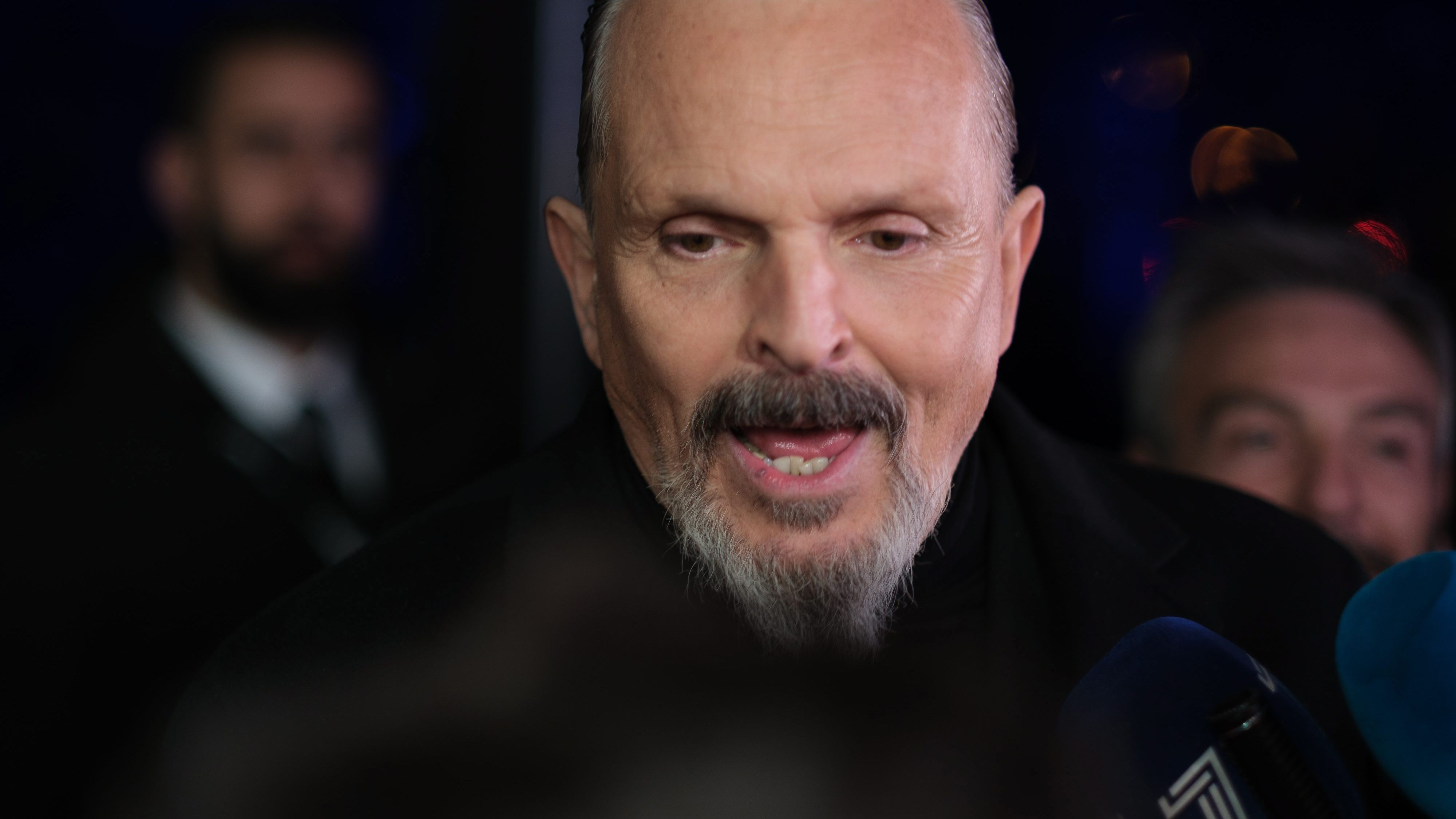 Miguel Bosé explica por qué ha decidido exponer su vida privada