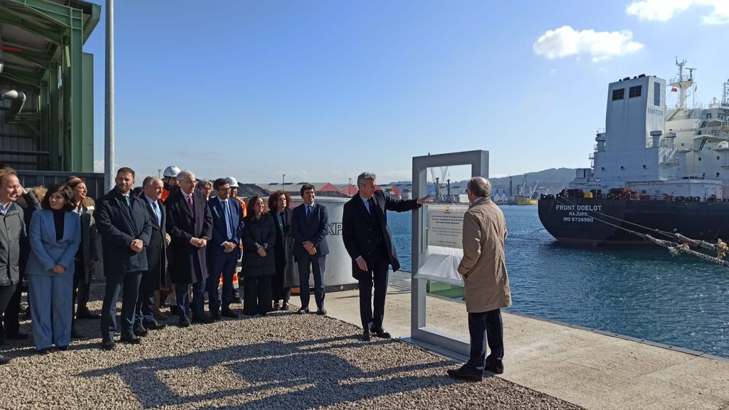 Momento de la inauguración de la nueva terminal marítima de Repsol