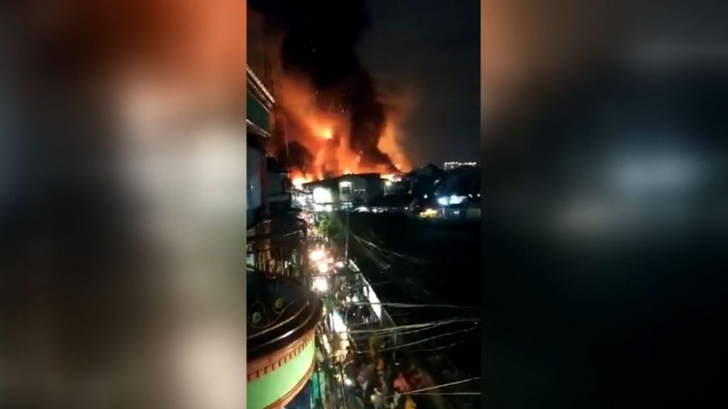 Explosión en un depósito de combustible en Indonesia: hay al menos 16 muertos