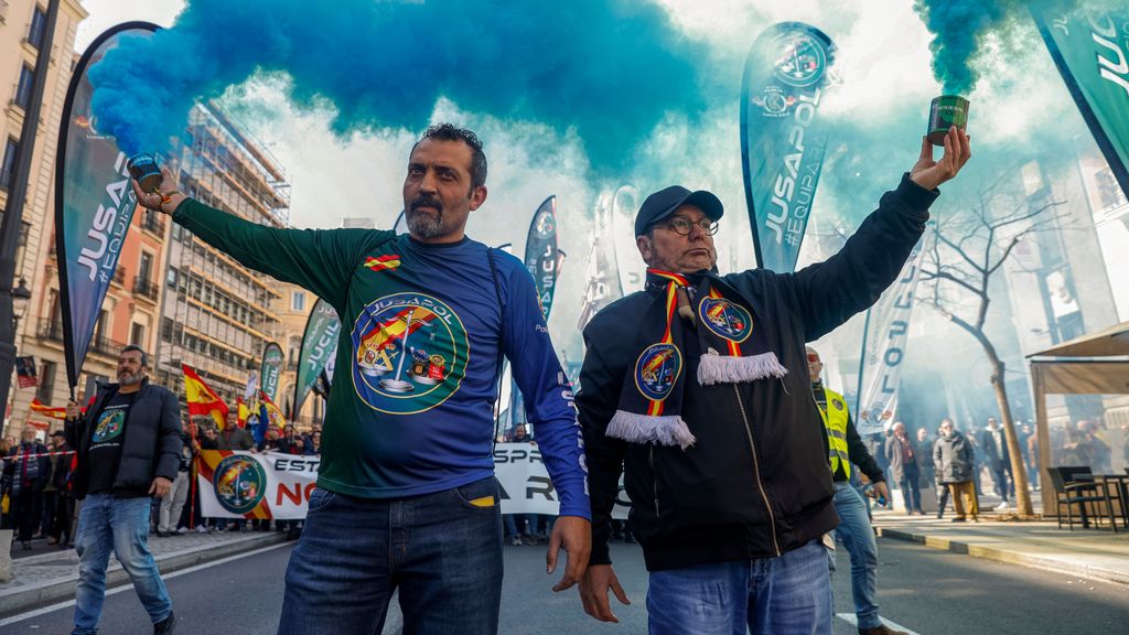 Policías y guardias civiles se manifiestan en Madrid por la 'ley mordaza': "Hará de España un país más inseguro"