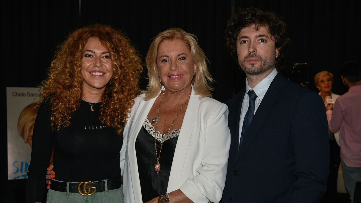 Bárbara Rey junto a sus dos hijos en un evento reciente