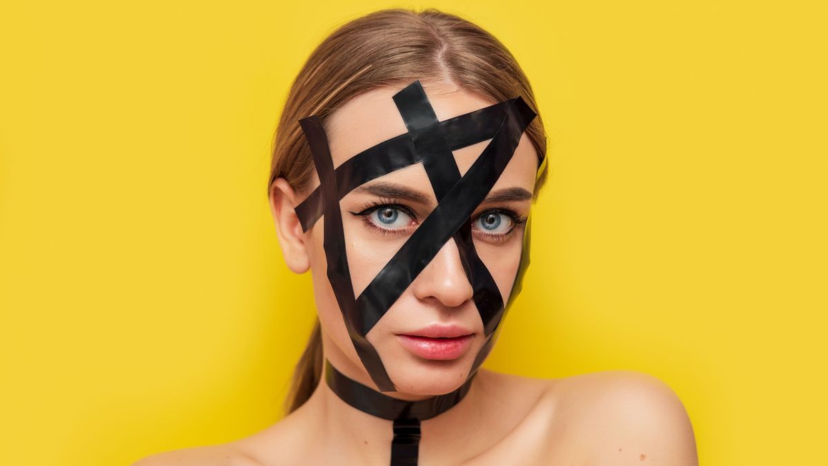 La cinta adhesiva para el rostro se ha hecho viral en TikTok