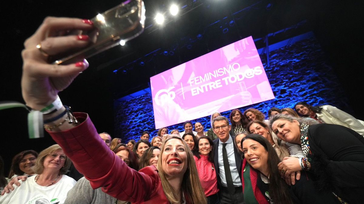 Feijóo participa en un acto con motivo del 8M en Cáceres