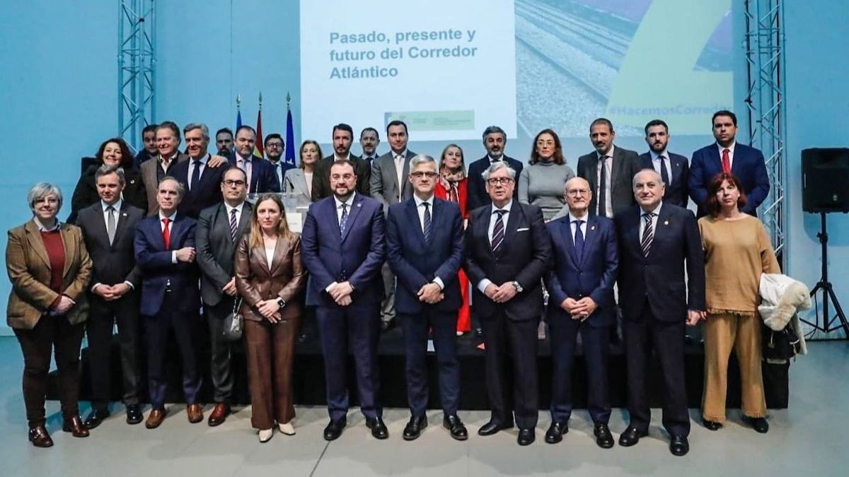 Foto de familia en la presentación del nuevo Comisionado para el Corredor Atlántico Foto de familia en la presentación del nuevo Comisionado para el Corredor Atlántico
