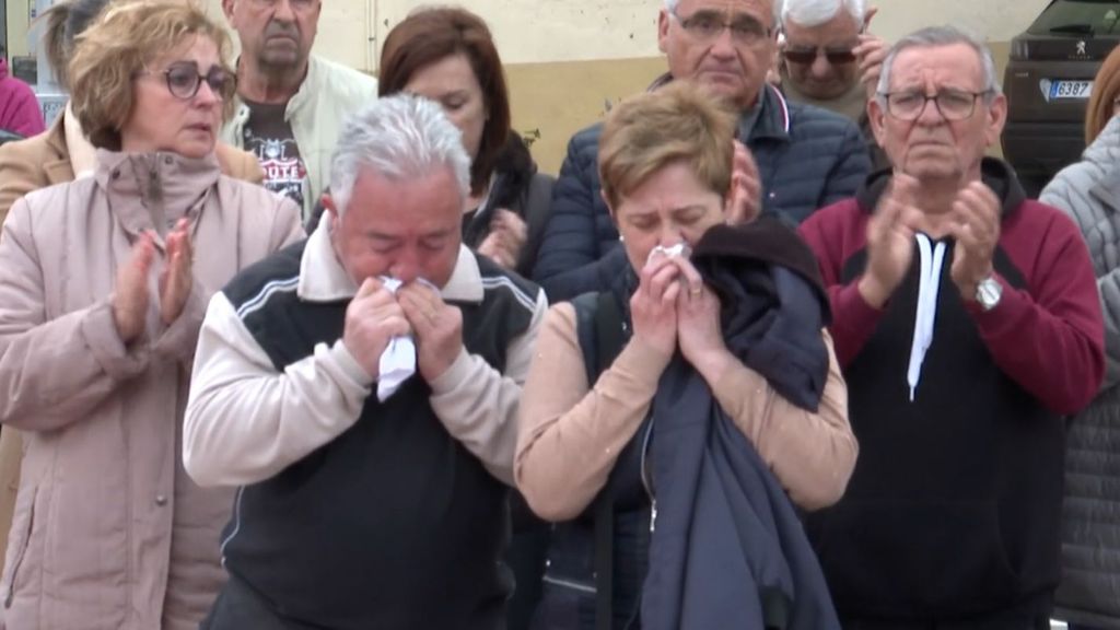 Dolor en Camarles, donde hoy se celebran los funerales de Álex, Marc y Pau, muertos en el accidente de coche