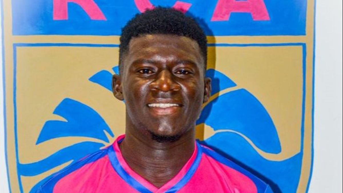 Conmoción en Costa de Marfil: muere un futbolista de 21 años tras desplomarse durante un partido