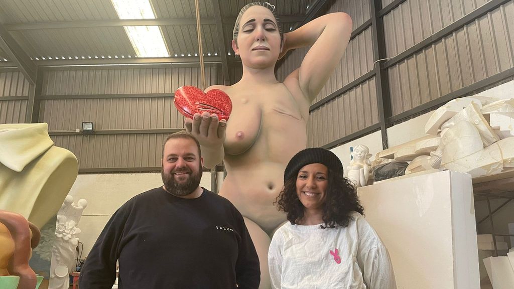 Cristina, la mujer con mastectomía protagonista de una de las fallas de Valencia: “Es básico visibilizar los cuerpos no normativos”