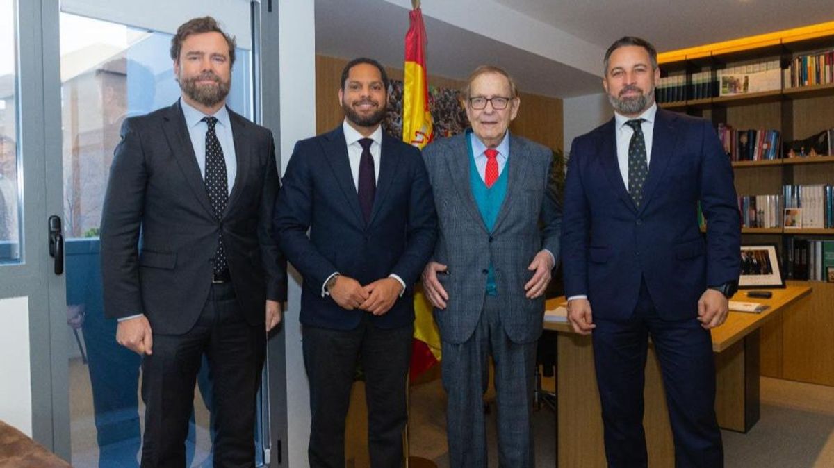 El economista Ramón Tamames junto a Abascal y Espinosa de los Monteros