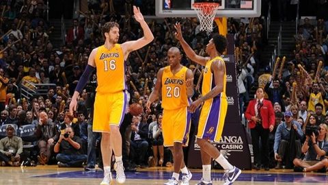 Los Lakers retiran la camiseta de Gasol: 