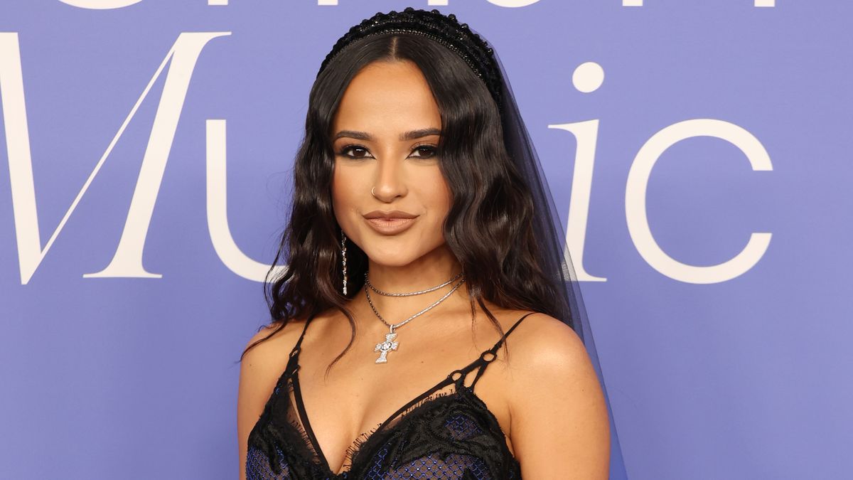 La cantante Becky G pidió ayuda en las redes sociales para dar con el paradero de su primo Gabriel Martínez, hallado muerto en Brasil