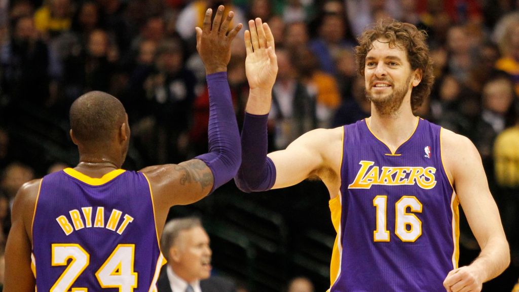 Pau Gasol tendrá su camiseta junto a las de Kobe Bryant