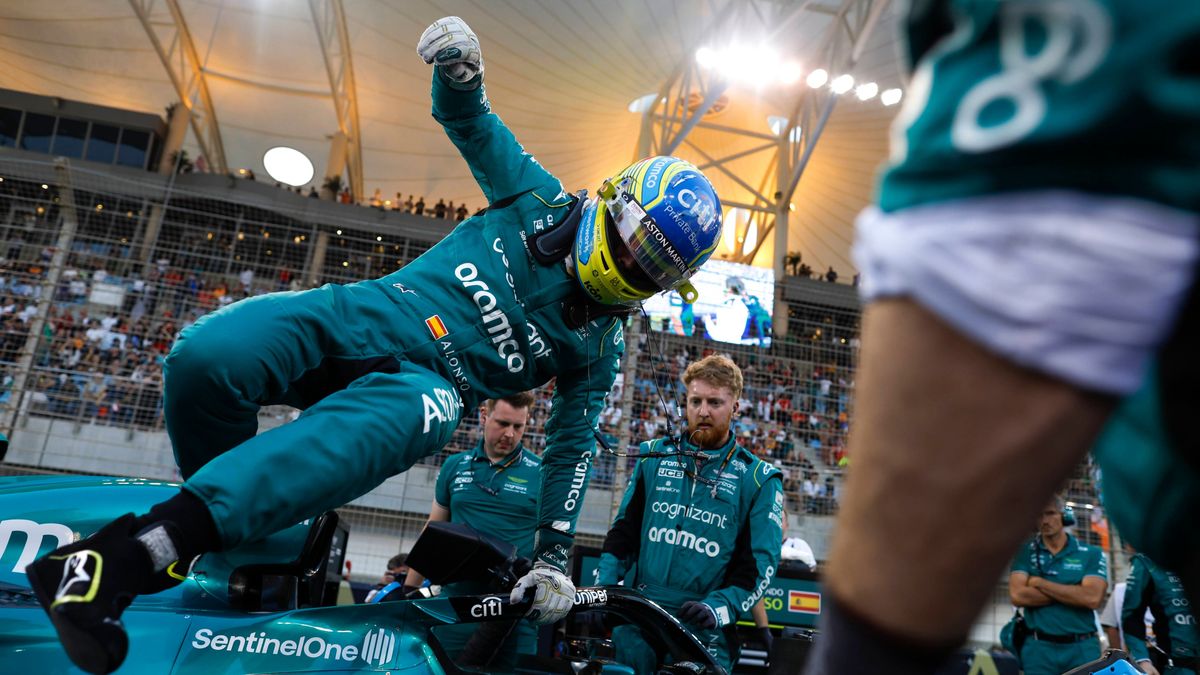 Red Bull y Mercedes temen a Aston Martin y Fernando Alonso: les acusan de haber fabricado una copia Red Bull y Mercedes temen a Aston Martin y Fernando Alonso: les acusan de haber fabricado una copia
