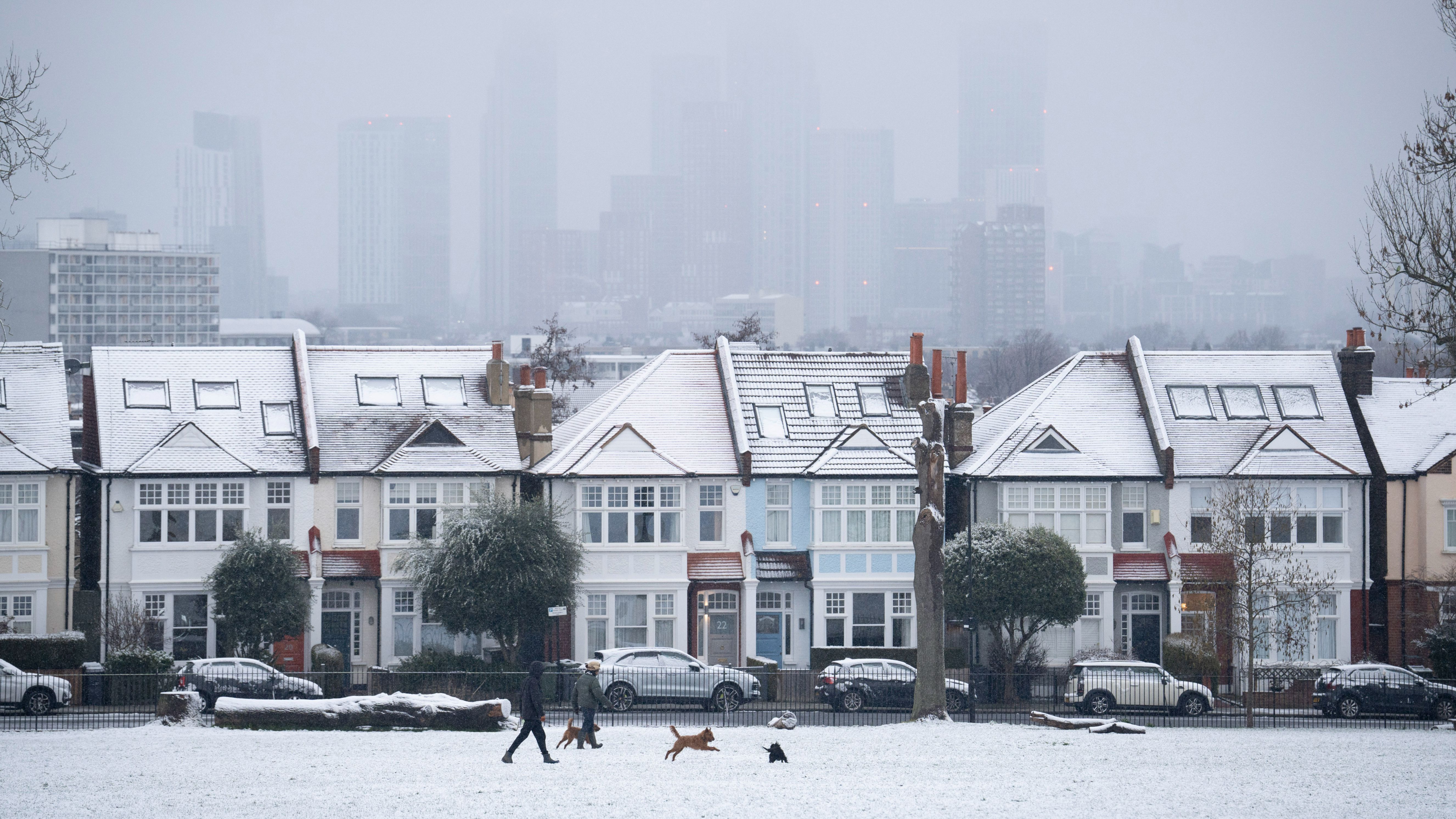 Una gran nevada tiñe Londres de blanco