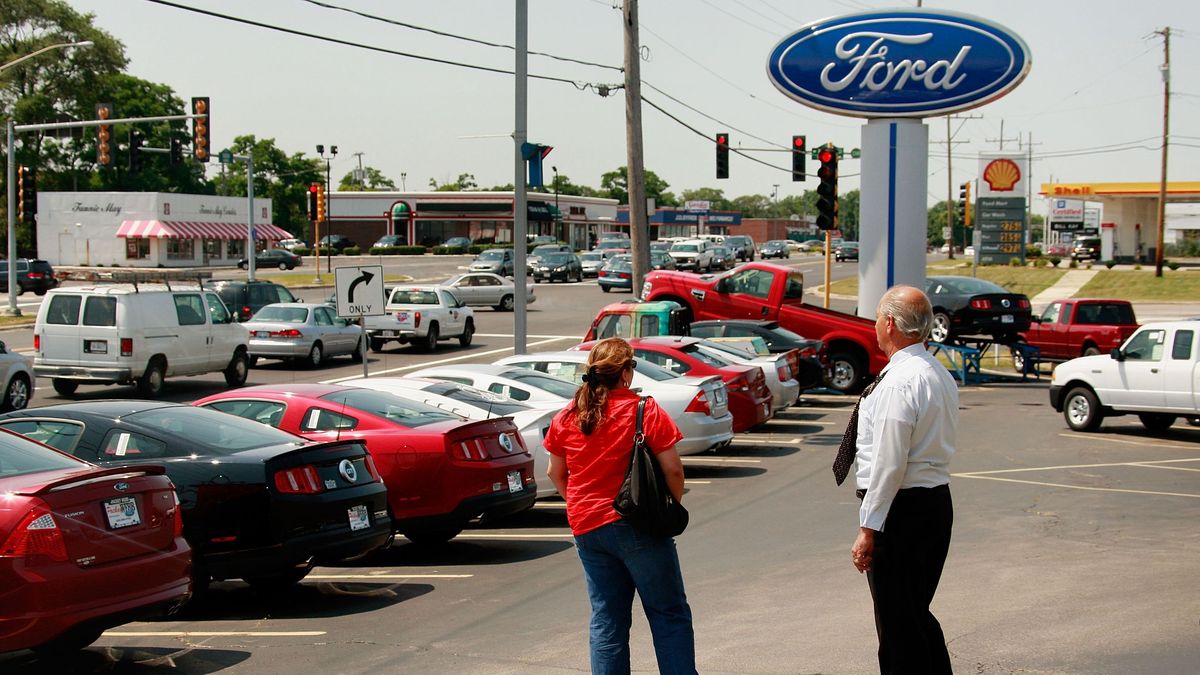 Concesionario de vehículos de la marca Ford en Estados Unidos