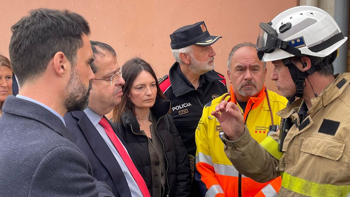 Consejeros de la Generalitat coordinan con los Bomberos los trabajos de rescate de los cuerpos