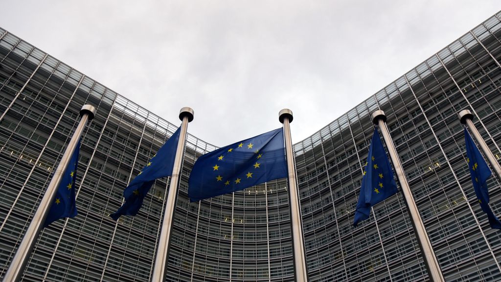 EuropaPress 4961748 banderas union europea ue frente sede comision europea bruselas