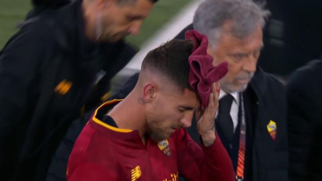 Pellegrini se marcha del campo con una brecha en la cabeza (Roma - Real Sociedad)