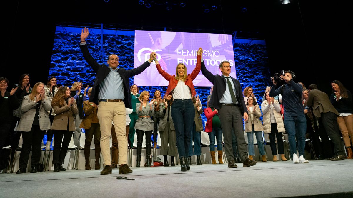 El presidente del PP, Alberto Núñez Feijóo, clausura un acto con su candidata a la Junta de Extremadura en Cáceres esta semana