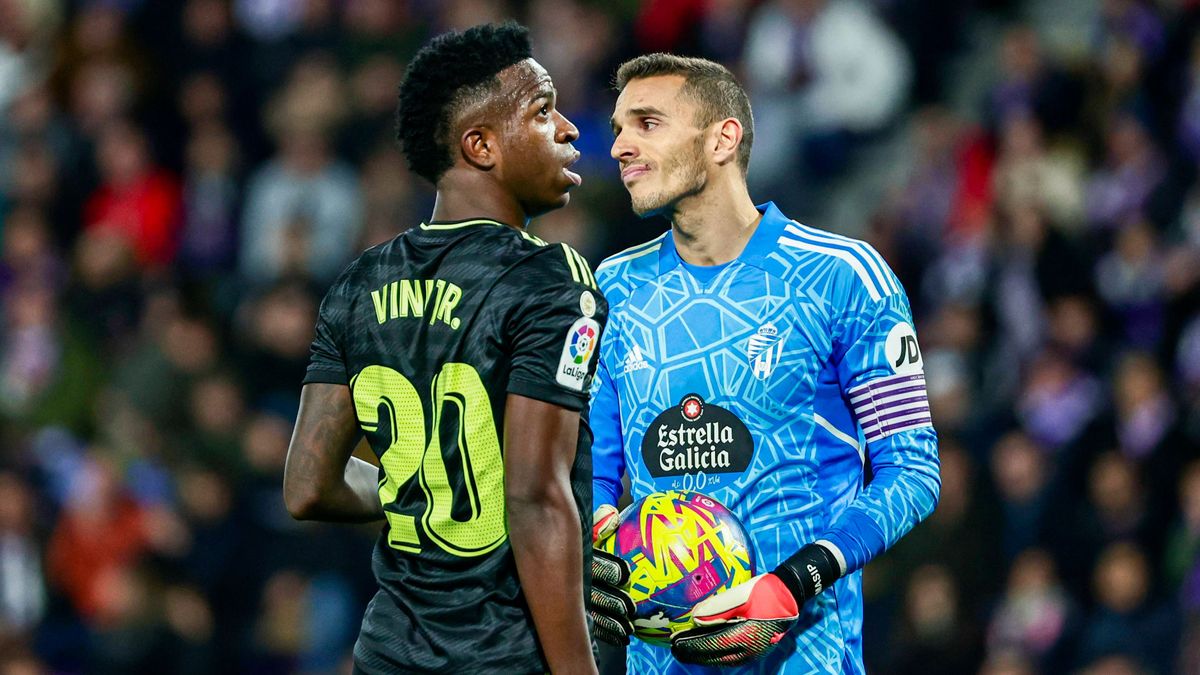 Insultar a Vinicius sale caro: tres años y medio de sanción para los aficionados del Valladolid