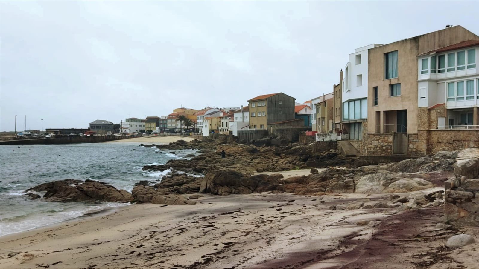La casa de Chipperfield está frente a la playa de la localidad
