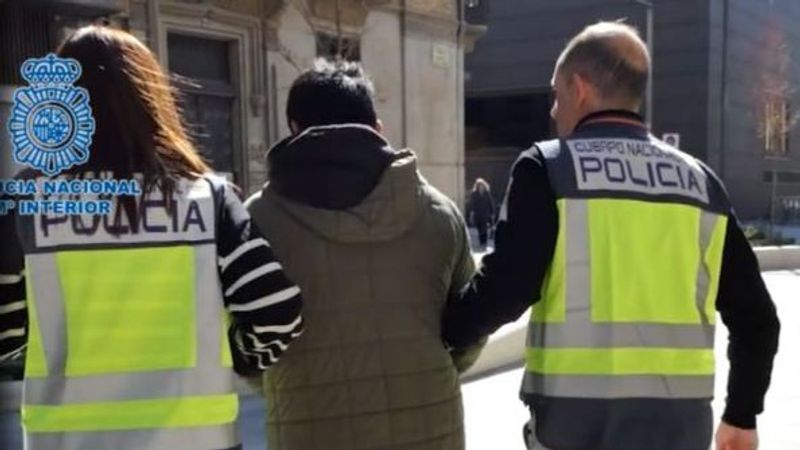 Detenido por agredir sexualmente a menores y 15 delitos de 'child grooming'