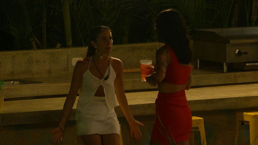 Naomi y Laura estallan contra Elena por su actitud en Villa Paraíso: “Es muy egoísta, no es la protagonista”