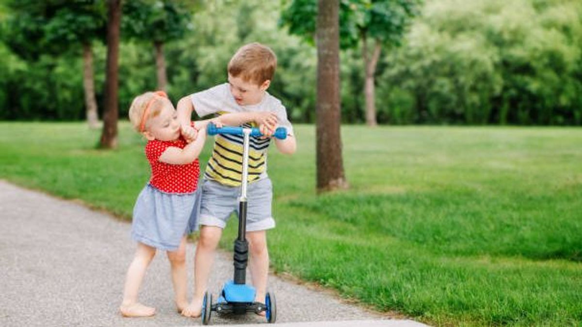 Peleas entre hermanos: ¿deben intervenir los padres?