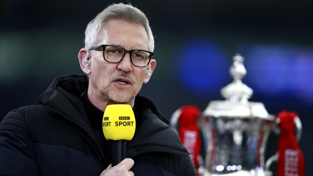 Gary Lineker, presentador de 'Match of the Day' en la BBC, apartado tras comparar la reforma migratoria británica con la Alemania nazi en Twitter