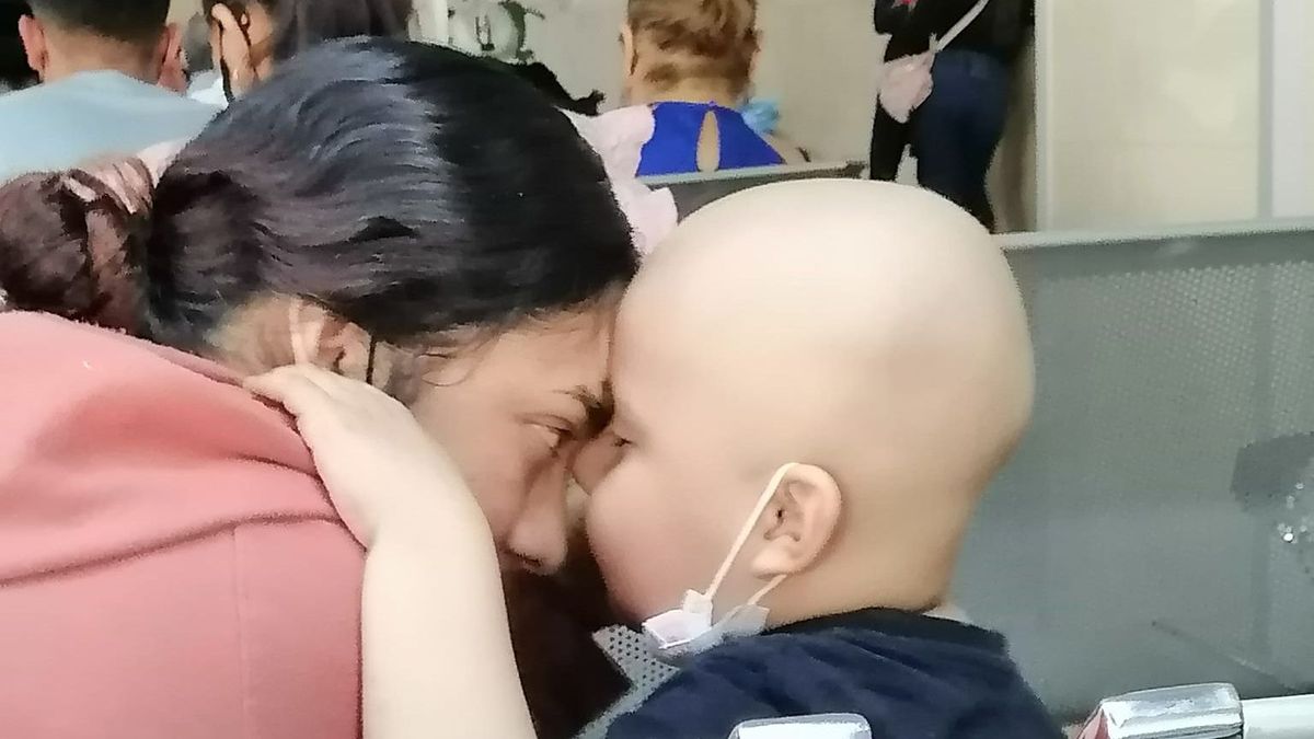 La conmovedora pregunta de un niño con leucemia a su madre en México: "¿Estaré bien verdad?"