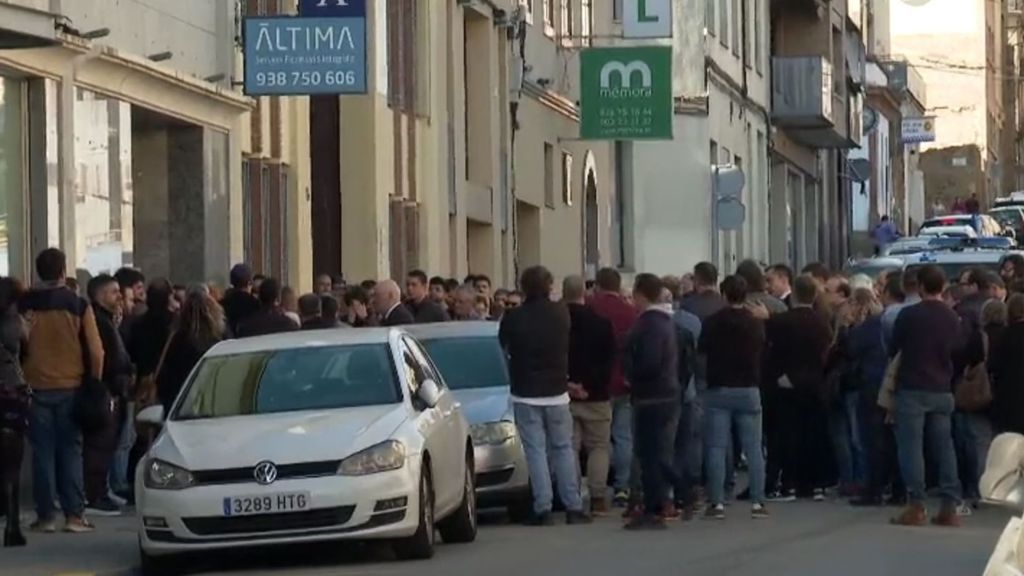 Sonoro aplauso para despedir a Dani Álvarez, el geólogo colombiano que perdió la vida en la mina de Suria