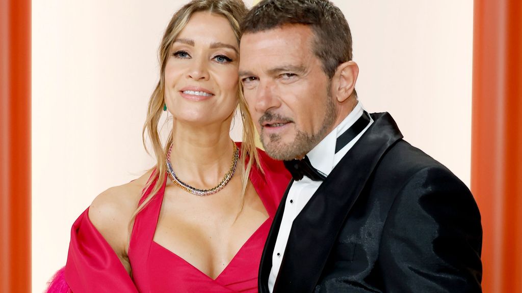 Antonio Banderas y Nicole Kimpell, en los Oscar 2023