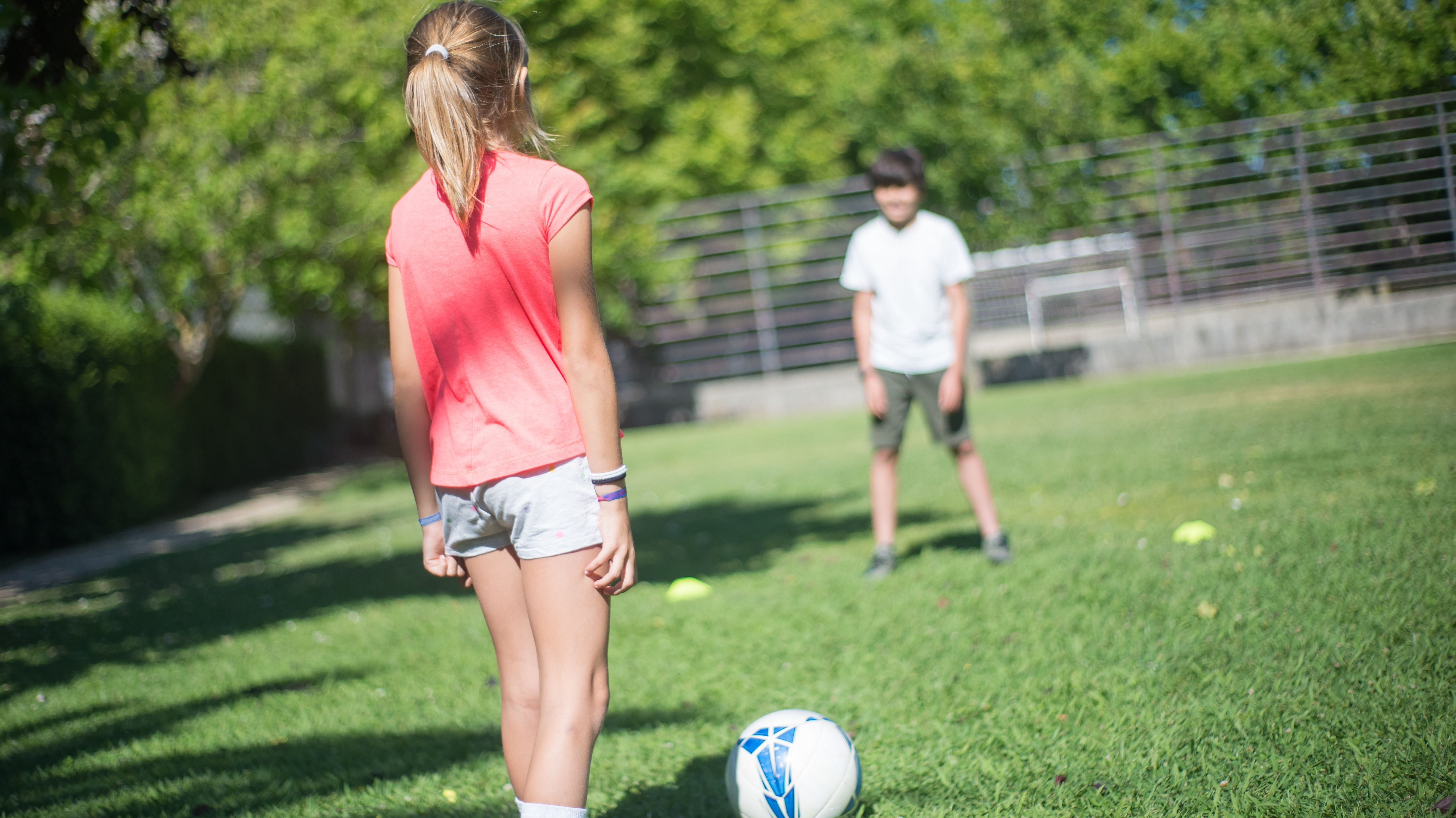 Apúntale a una extraescolar deportiva. FUENTE: Pexels