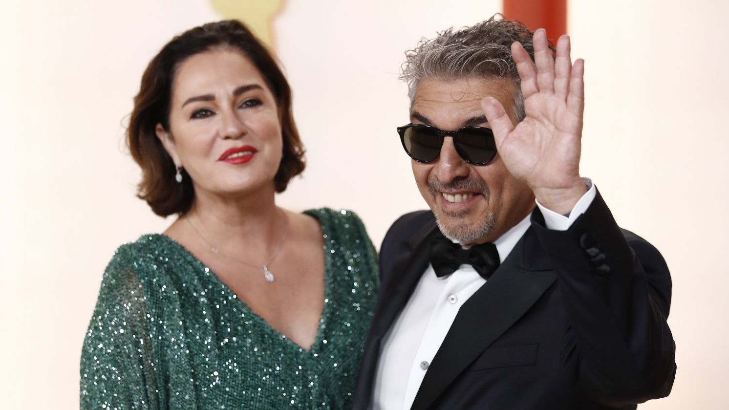 Florencia Bas y Ricardo Darin posan en la alfombra roja de los Premios Oscar 2023