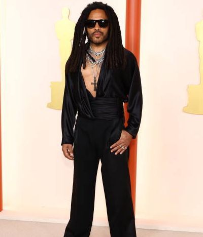 Lenny Kravitz posa en la alfombra roja de los Premios Oscar 2023