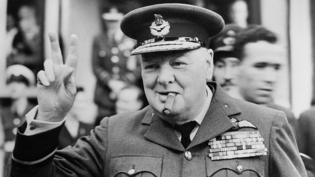 Churchill visita el cuartel de la RAF en Croydon (1940)