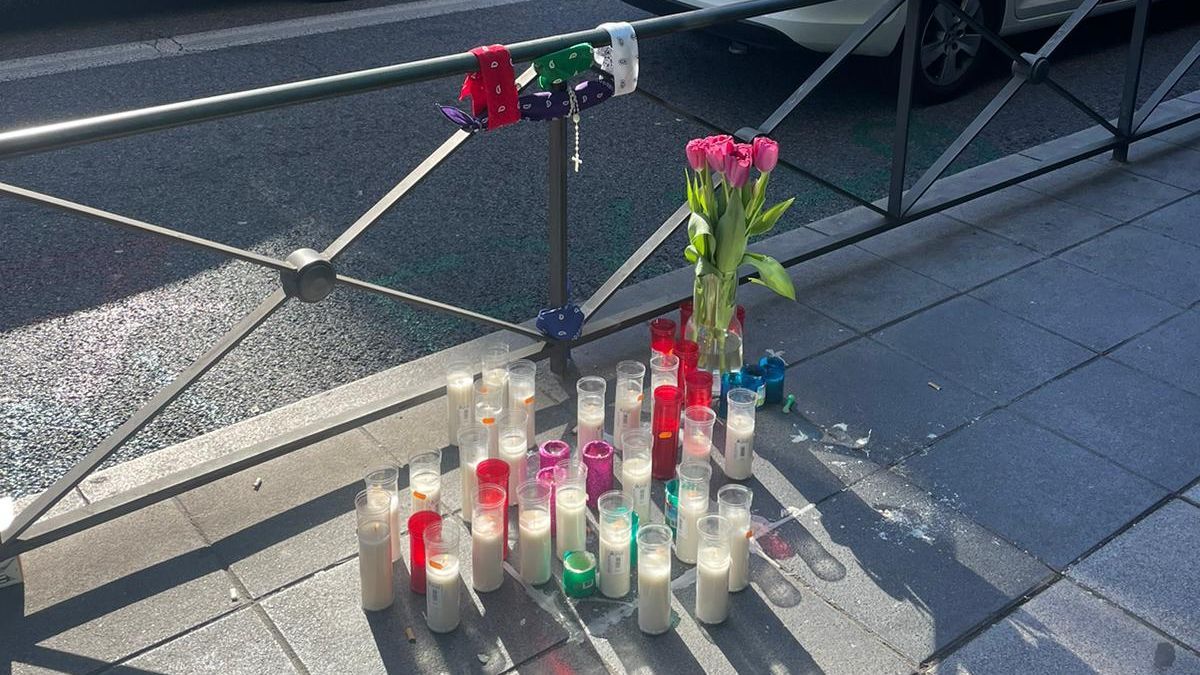 Altar en memoria de Álex, el Trinitario asesinado en Tetuán