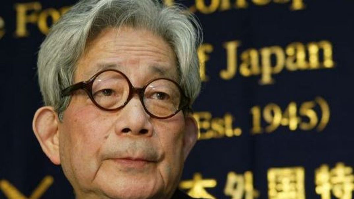 El escritor japonés Kenzaburo Oè ha muerto a los 88 años