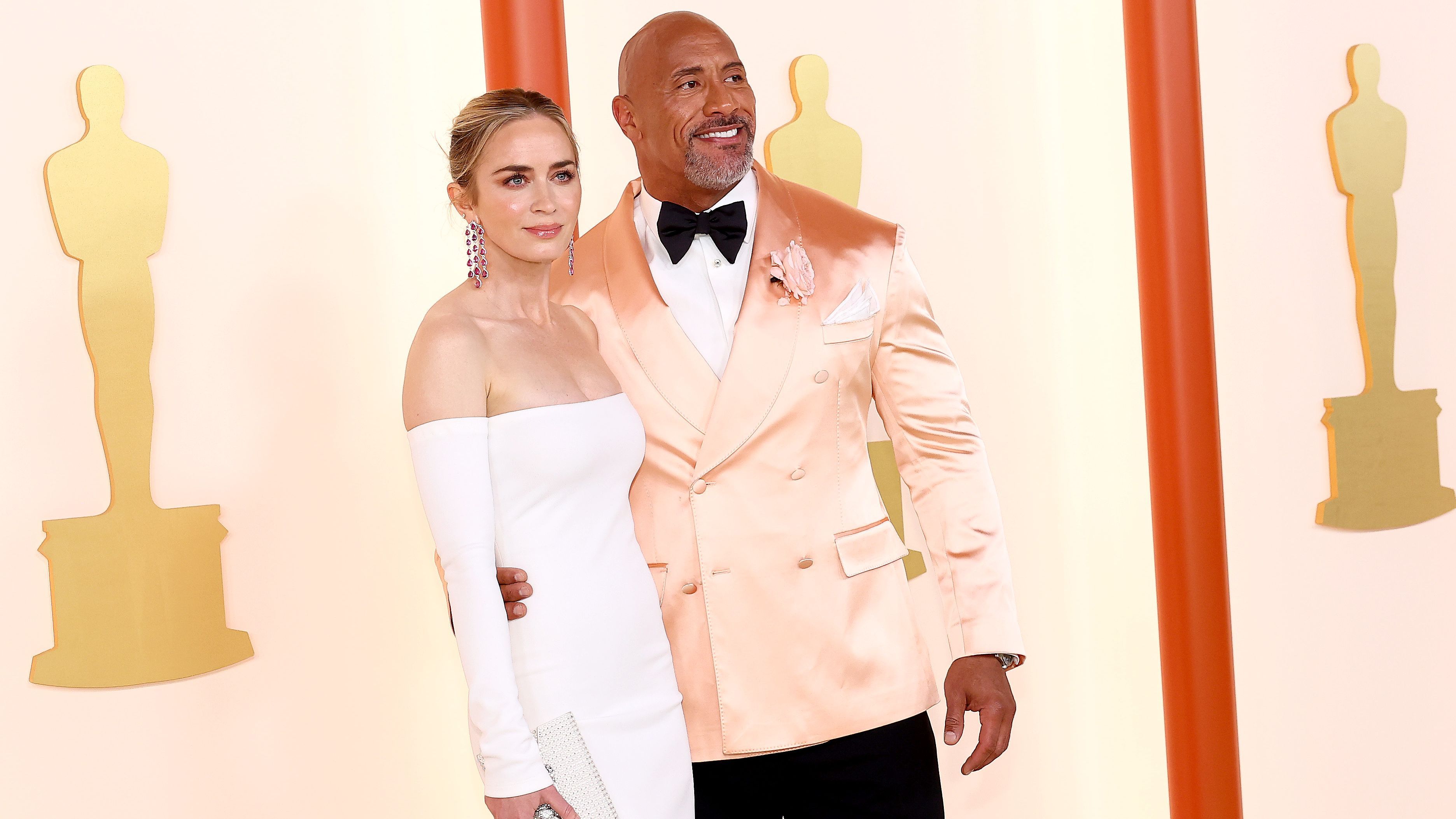 Emily Blunt y Dwayne Johnson en los Premios Oscar 2023
